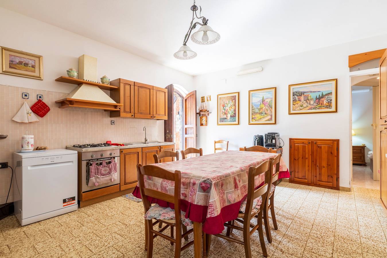 Geheel appartement, Appartement 'Brandino Pani' met gedeelde tuin, Wi-Fi en airconditioning in Tertenia, Barbagia