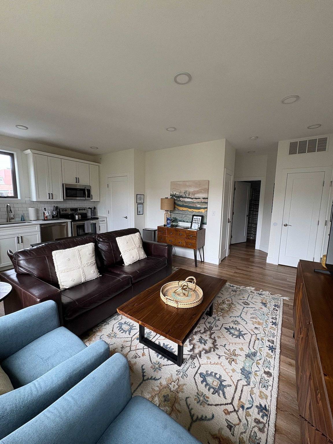 Ganze Wohnung, Walk to it all - Downtown Tc- Capri 316 in Traverse City, Grand Traverse County