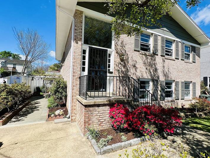 Vacation rental for 9 people, with yard in Arlington (VA)