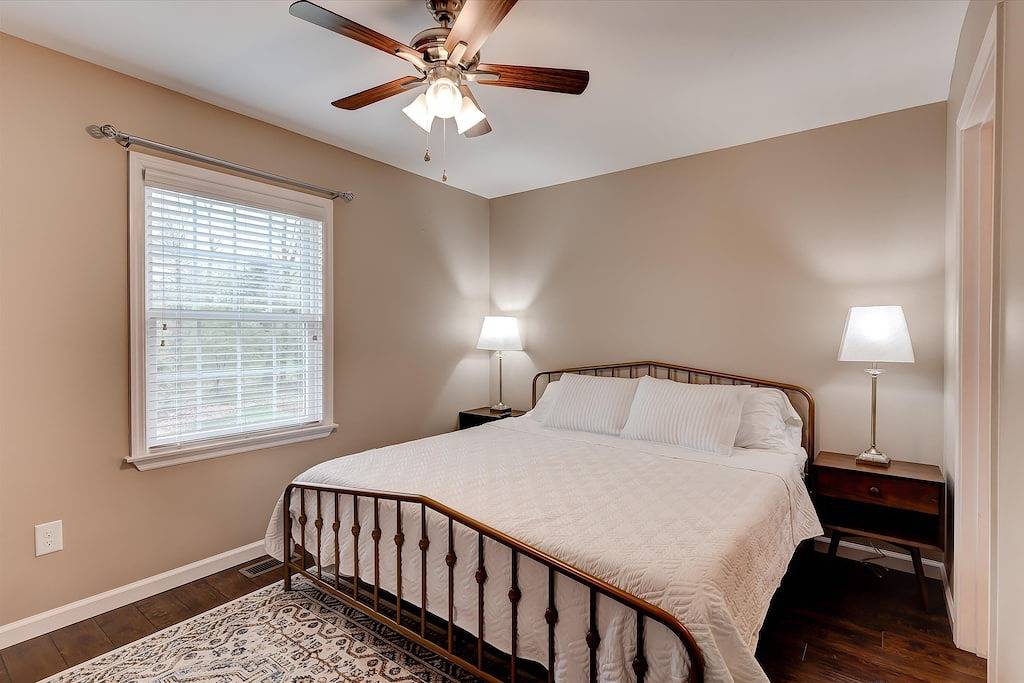 Brand new home - 5 min to Etsu - Comfort & Convenience in Johnson City, Blue Ridge Mountains