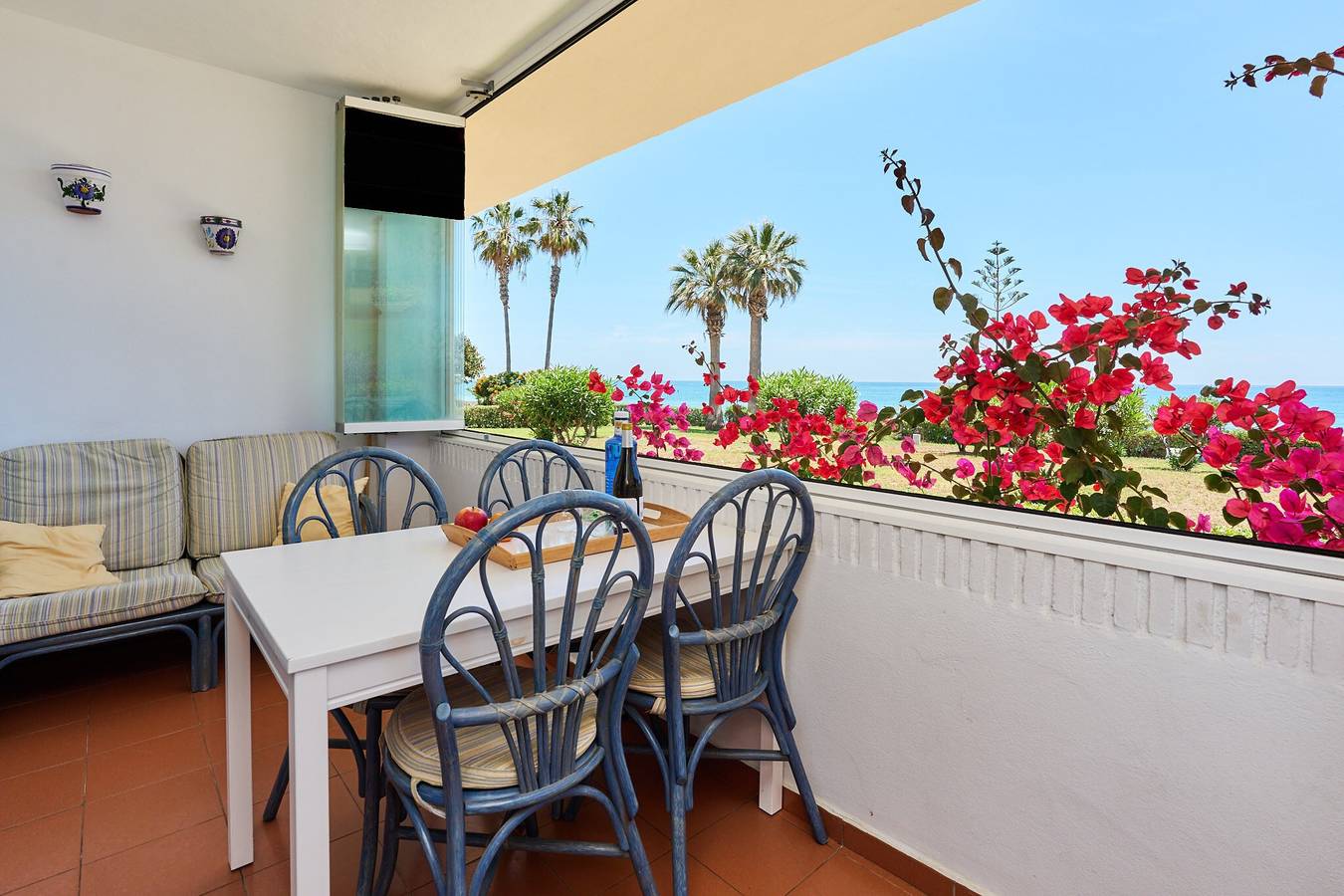 Apartamento entero, Apartamento Vacacional en Primera Línea con Vista al Mar, Terraza Cubierta y Wi-Fi in Torrox Costa, Torrox
