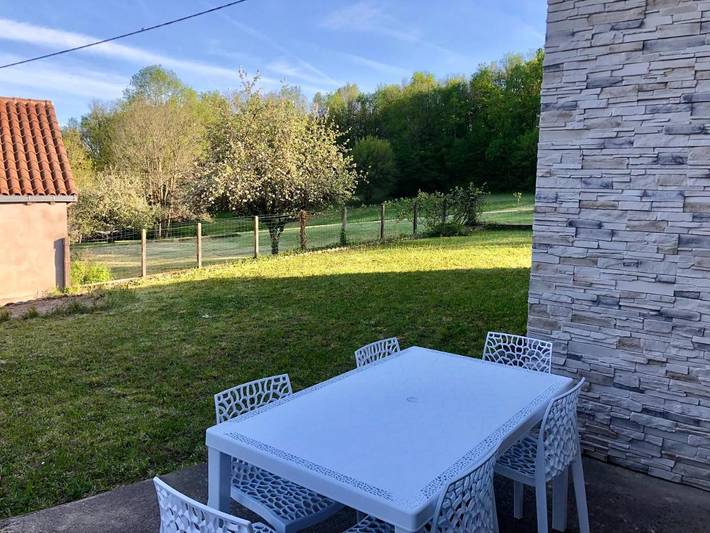 Location de vacances pour 6 personnes, avec jardin ainsi que vue et terrasse à Saint-Front-la-Rivière - 3