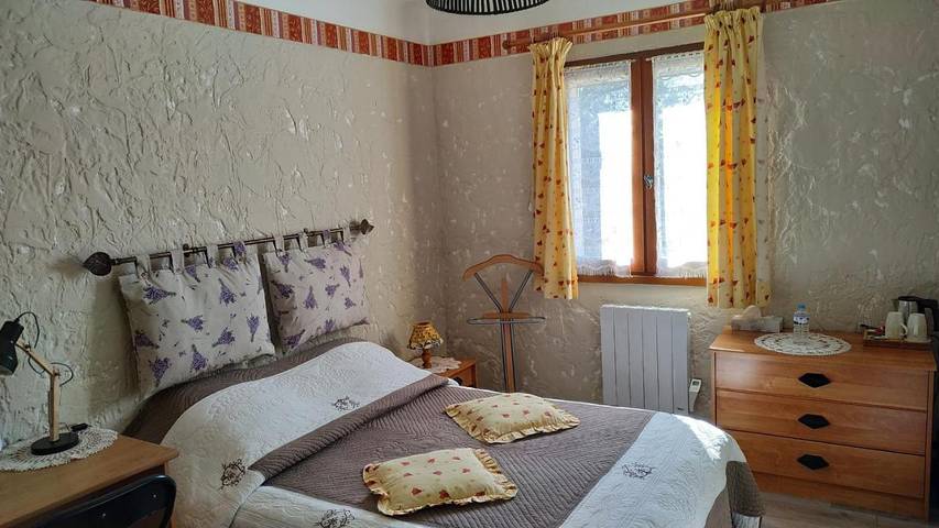 Chambre d’hôte pour 4 personnes, avec Balcon ainsi que Terrasse et Jardin à Barjols