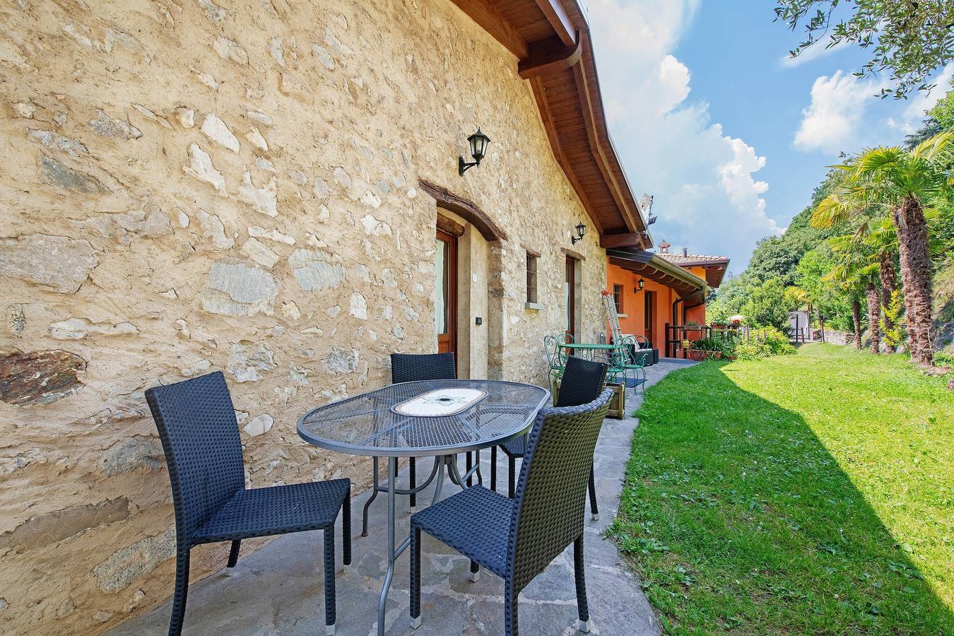 Camera 'Stanza 5' con vista montagna, Wi-Fi e aria condizionata in Marone, Comune di Marone