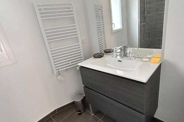 Ganze Wohnung, Beautiful 3-Bedroom Apartment in the Village Center in a New Building in Solliès-Pont, Mittelmeerküste (Frankreich)