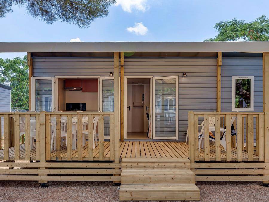 Camping Marvilla Parks - Les Pommiers du Mont Saint Michel - Mobilheim 6 personen - Mobilheim | Comfort Xl | 2 Zi. | 4/6 Pers. | Hochterrasse | Klimaanlage | Tv in Beauvoir, Mont-Saint-Michel-Bucht