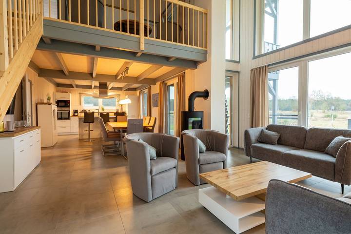 Ferienhaus für 8 Personen, mit Terrasse und Whirlpool sowie Garten und Sauna, mit Haustier in Mirow