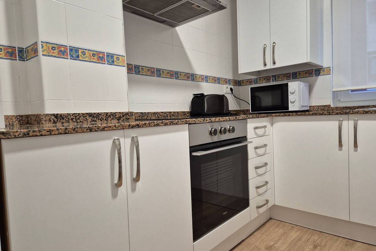Entire apartment, Cozy Wi-Fi Apt - Full Kitchen & Laundry in Santander, Cantabrian Coast