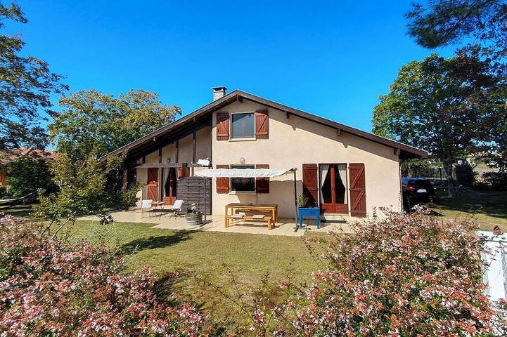 Ferienhaus für 8 Personen, mit Terrasse und Garten in Linxe