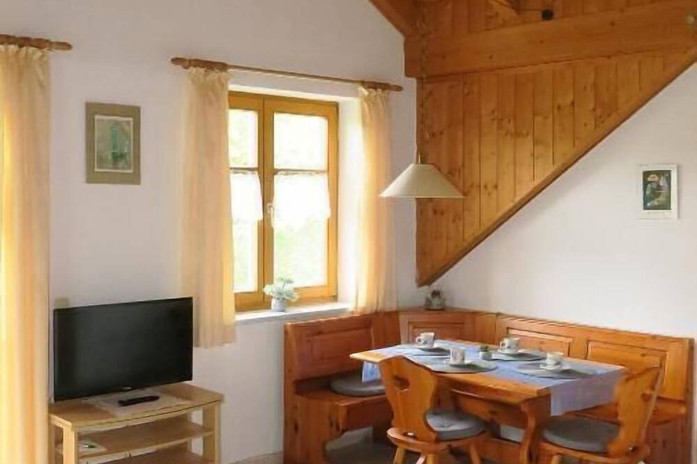 Ganze Wohnung, Gemütliches Feriendomizil (44m2) mit Balkon und Bergblick in Lohberg, Ostbayern