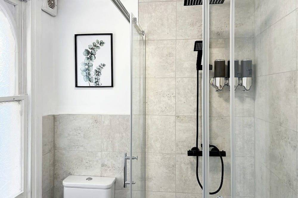 Erin Court Mansions - Suite 10 in Croydon, London