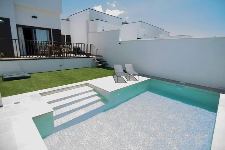 Casa de vacaciones para 6 personas, con jardín además de piscina y vistas - 1