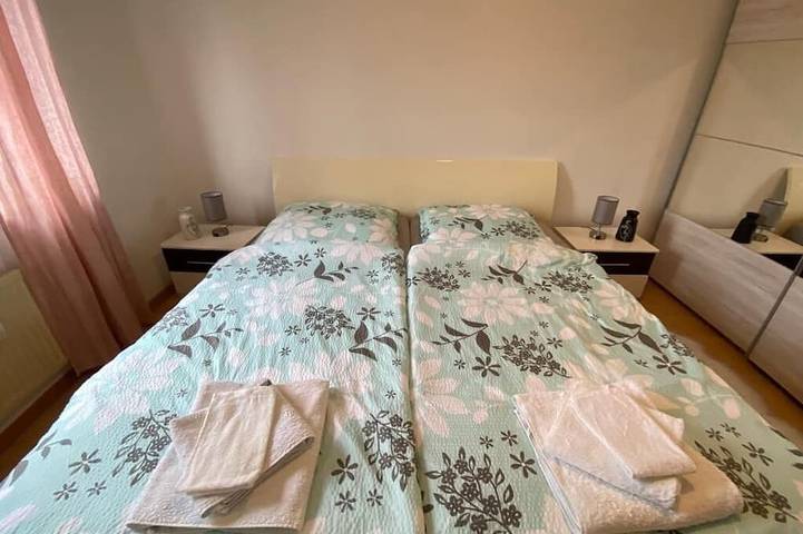 Ferienwohnung für 4 Personen, mit Balkon und Whirlpool sowie Garten in Düsseldorf - 2