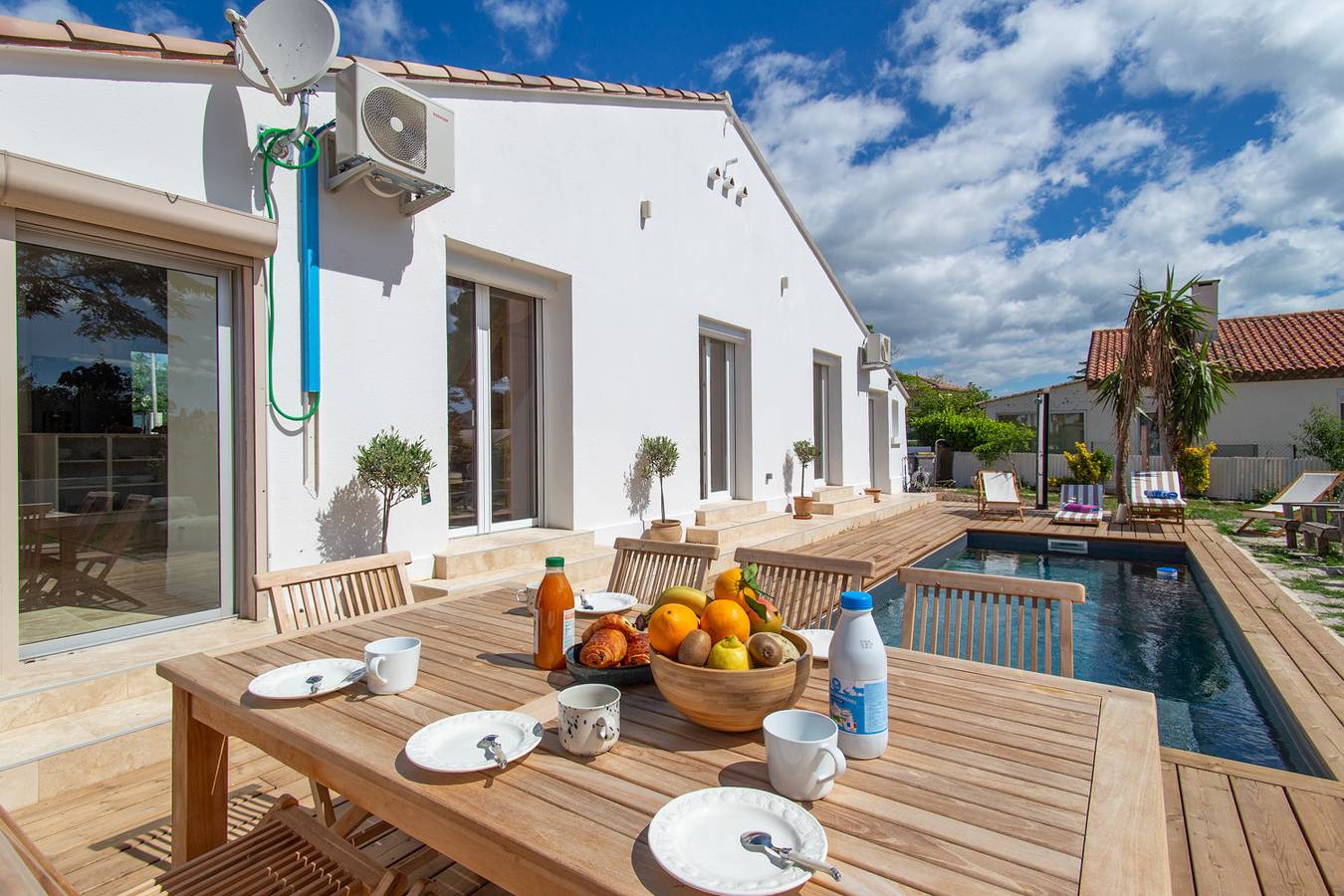 Frontignan, Villa Bianca, piscine et jardin in Frontignan, Côte méditerranéenne (France)