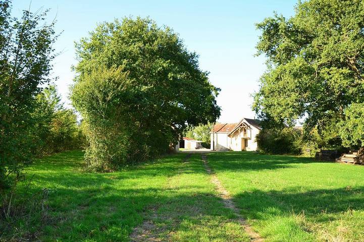 Ferme paisible au milieu des champs et des bois, rénovée tout confort in Villedieu-le-Château, Vallée de la Loire