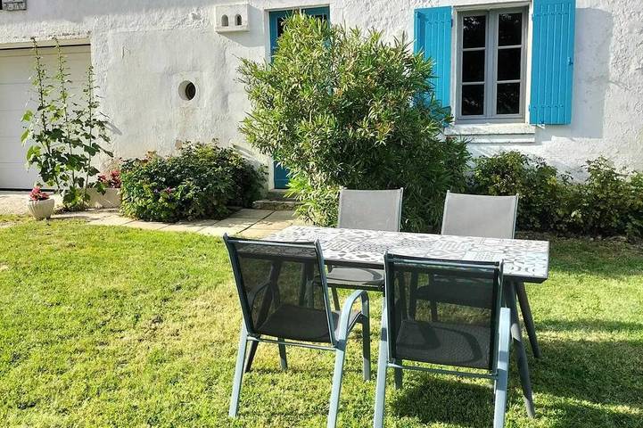 Location de vacances pour 4 personnes, avec Jardin à Antezant-la-Chapelle