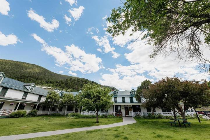 Chalet per 4 persone, con giardino e idromassaggio nonché piscina in Montana (USA)