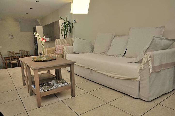 Location de vacances pour 8 personnes, avec balcon et jardin à Tongres