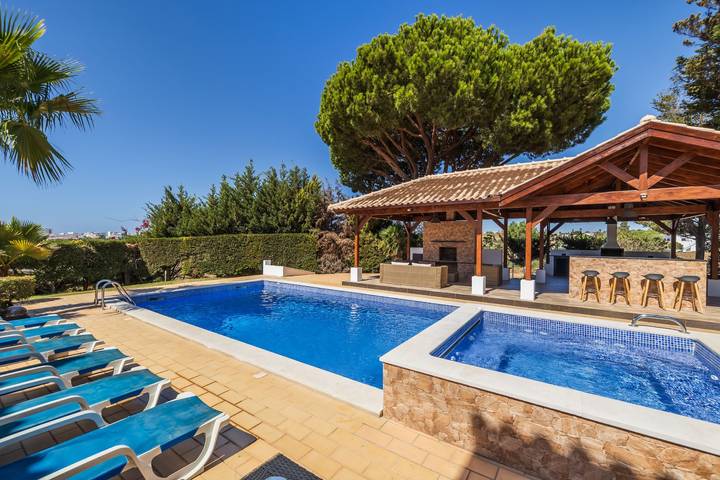 Casa de férias para 8 pessoas, com jardim em Ferreiras