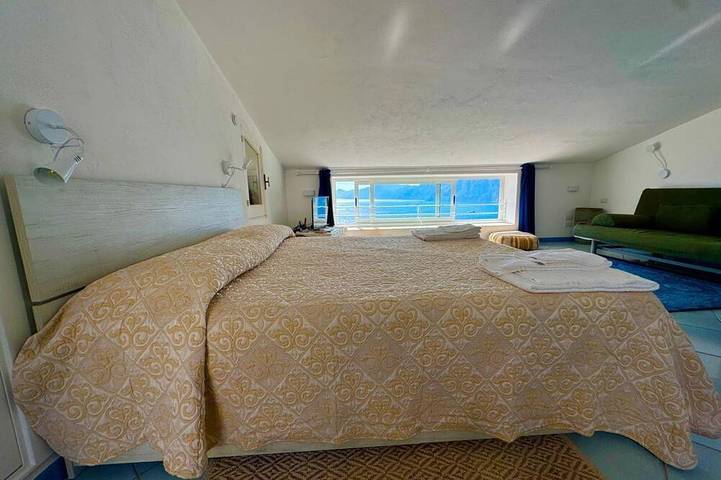 Entire apartment, La Mansarda: a breathtaking view of the sea in Gavitella beach, Praiano