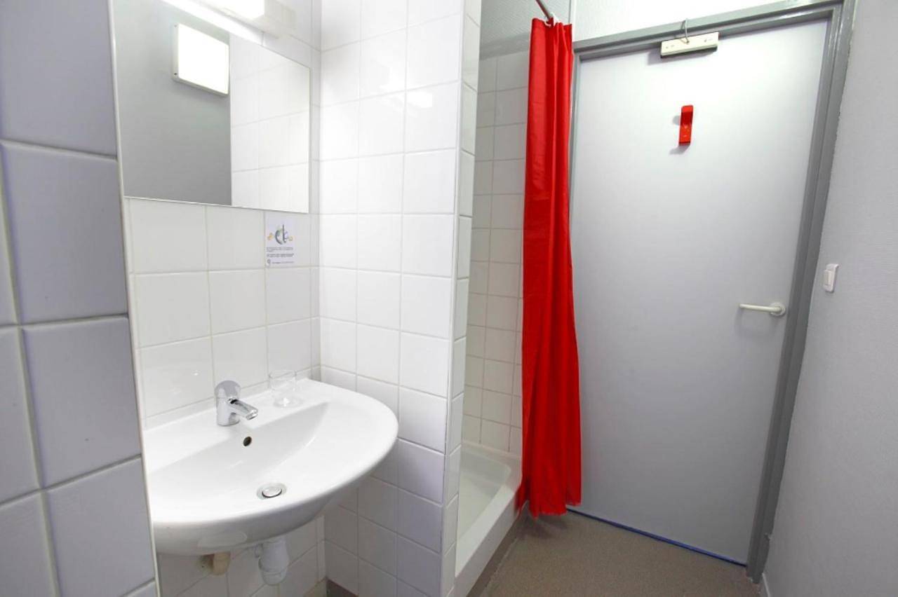 Standard Double Room with Shared Bathroom in Calais, Région de Calais