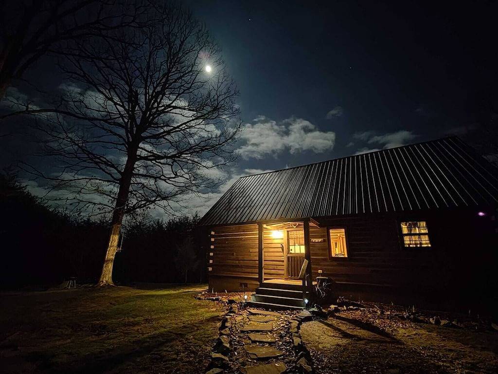 Birdwatchers Paradise: Secluded Cabin in the Woods on 4 acres in Grundy County