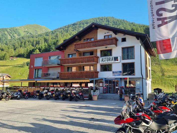 Hôtel pour 2 personnes, avec sauna ainsi que terrasse et vue, animaux acceptés dans Ulrichen