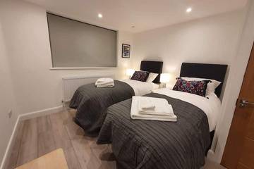 Apartment for 6 People in Luton, Chiltern Hills, Photo 4