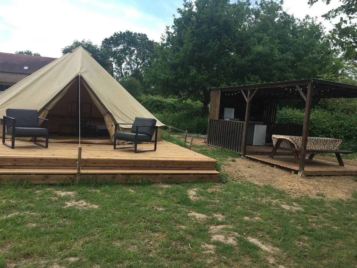 Tent in Saint-Priest-en-Murat, Région de Montluçon