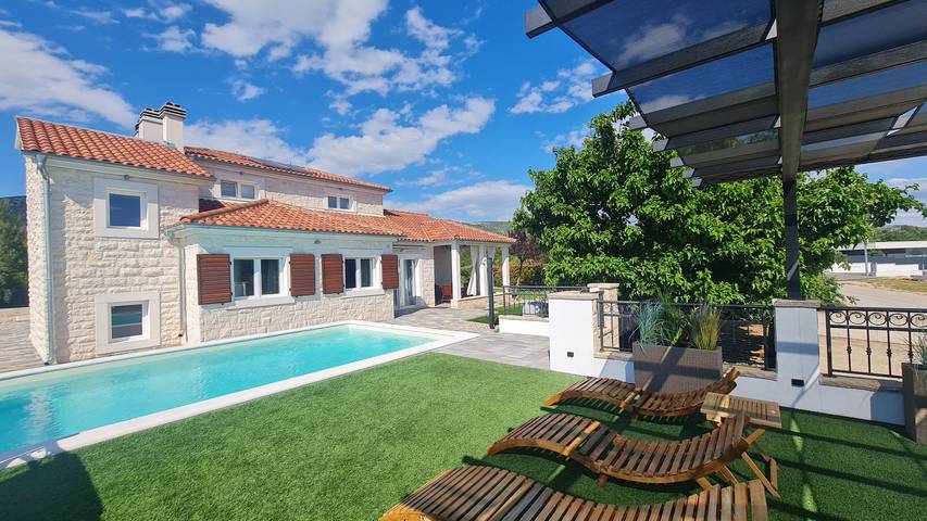 Villa pour 7 personnes, avec terrasse et jardin à Šibenik