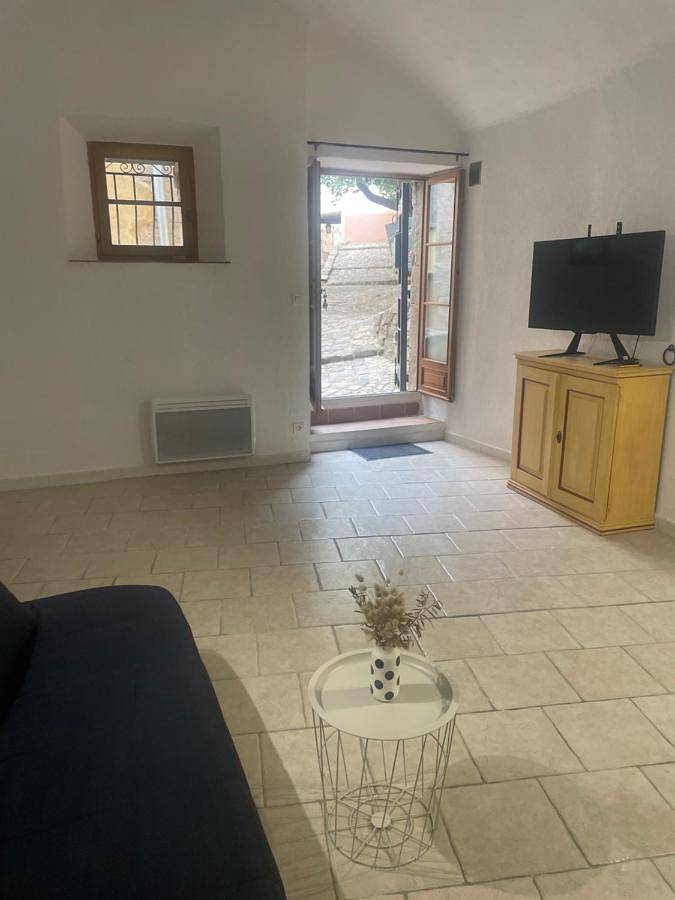 Appartement entier, One-Bedroom Apartment in Seillans, Région de Draguignan