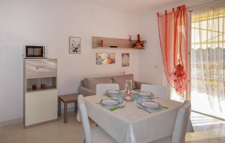Apartamento vacacional entero, Retiro panorámico con cocina y lavadora, a 2 km de Scarlino in Scarlino, Provincia de Grosseto