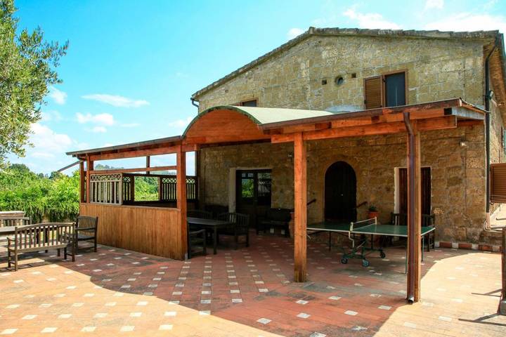 Location de vacances pour 10 personnes, avec jardin ainsi que piscine et vue, animaux acceptés à Pitigliano - 4