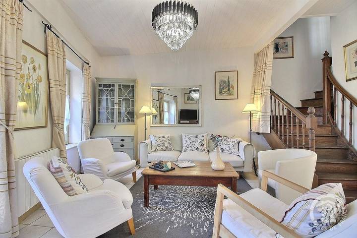 Gîte pour 6 personnes, avec Terrasse ainsi que Jardin et Vue à Jugon-les-Lacs