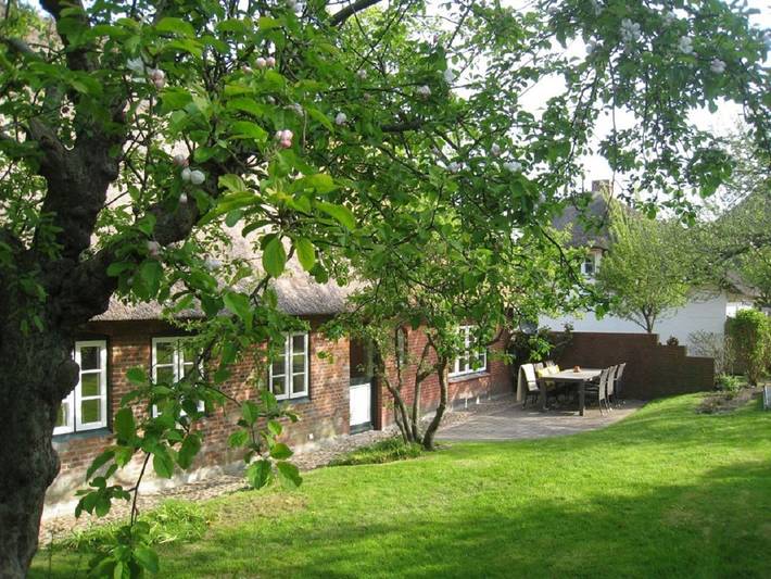 Freistehendes Reetdachhaus mit Garten, Terrasse & E-Ladestation in Nordfriesische Inseln (Schleswig-Holstein) (Schleswig-Holstein), Oevenum