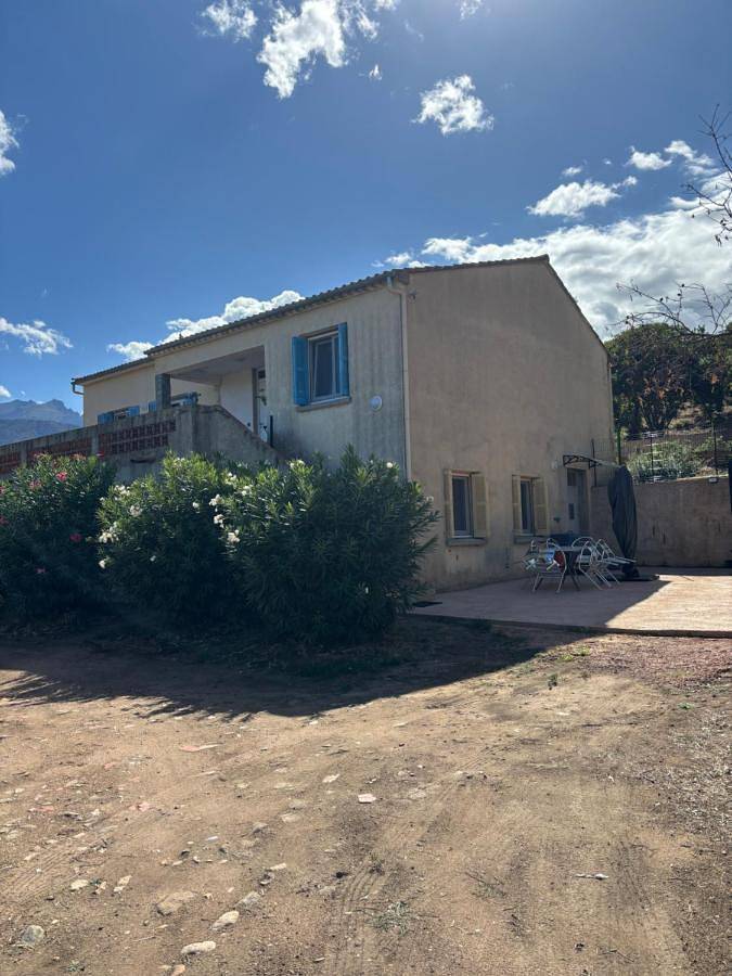 Maison de vacances pour 4 personnes, avec Jacuzzi et Terrasse ainsi que Jardin et Vue à Calenzana