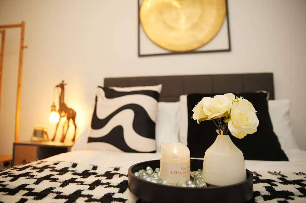 Private Room, 4 minutes walk from Airport Parking in Luton, Chiltern Hills