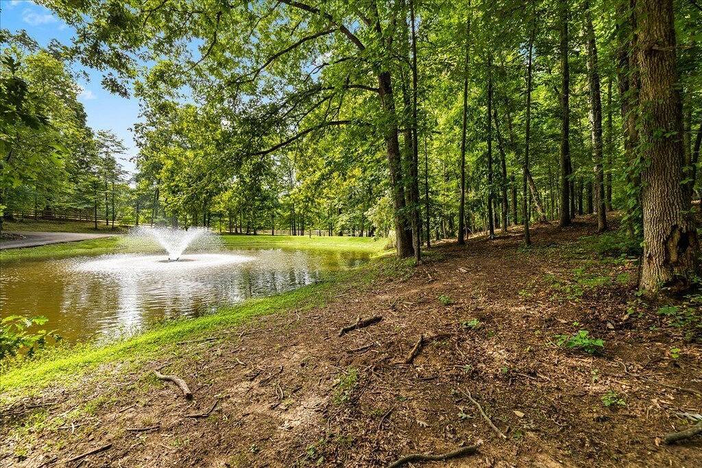 Log Cabin, Utk/Neyland, Smokies, 16acres, Fp, Hottub, Arcade, Fishing, Golf,Pets in Knox County (TN)