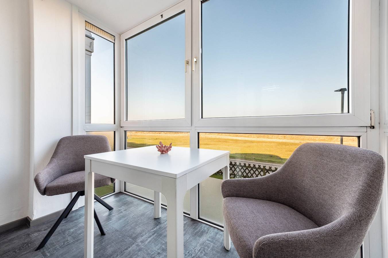 Ganze Wohnung, Ferienwohnung 'Hochparterre' mit Meerblick, Balkon und Wi-Fi in Sahlenburg Strand, Cuxhaven