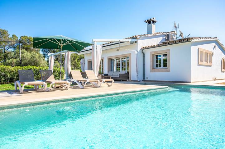 Ferienhaus für 4 Personen, mit Terrasse und Garten sowie Pool in Cala Murada