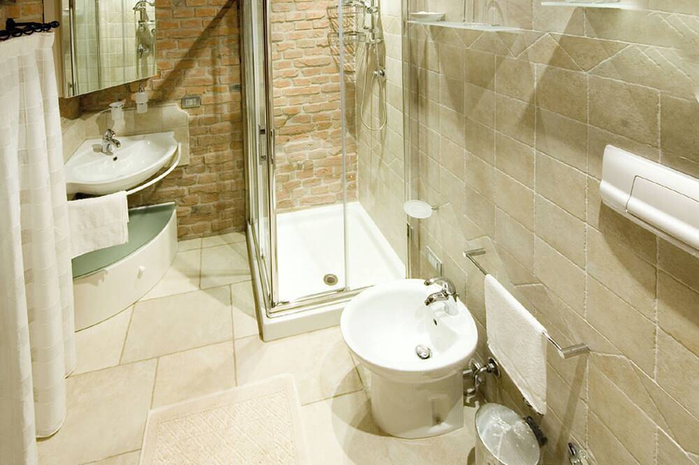 Ganze Wohnung, In einem Haus des 19 Jahrhundert original Stein Wohnungen in den Euganischen Hug in Cervarese Santa Croce, Euganeische Hügel