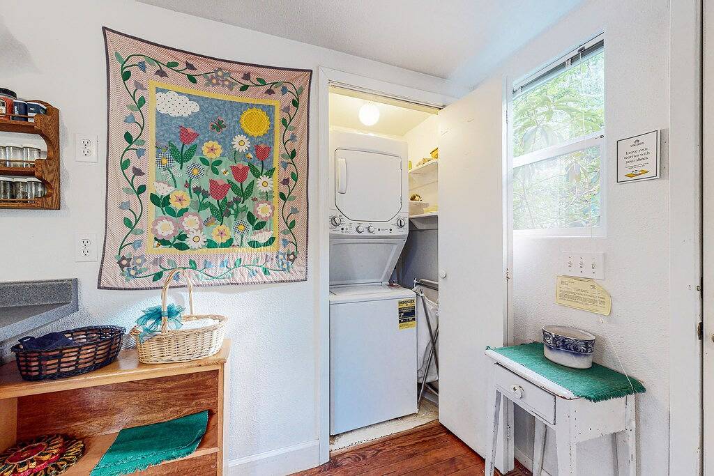 Ganze Wohnung, Schönes hundefreundliches Zuhause am See! Genießen Sie großartige Ausblicke und eine private Anlegestelle! in Lane County