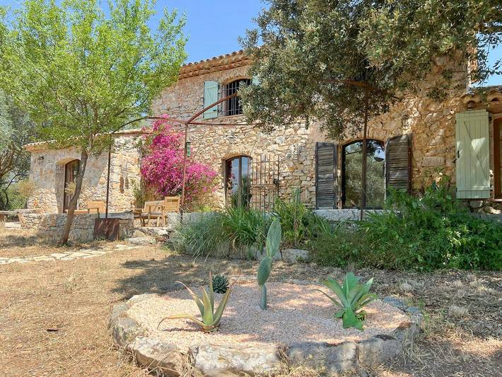 Feriehus for 6 personer, med terrasse, dyr tillatt i Lorgues