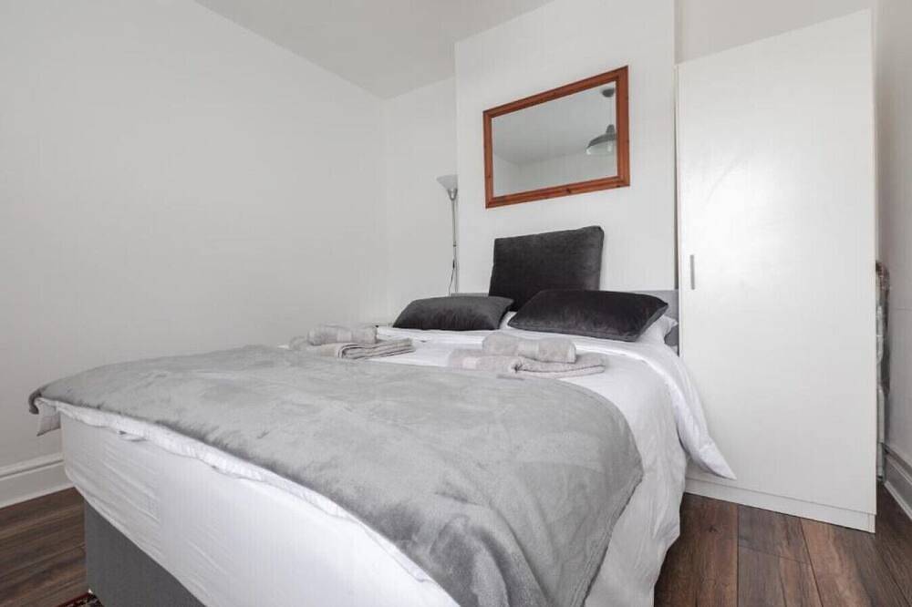 Modern 3-bed house in Portsmouth near transport & stadium - free parking included in Portsmouth, Südostengland