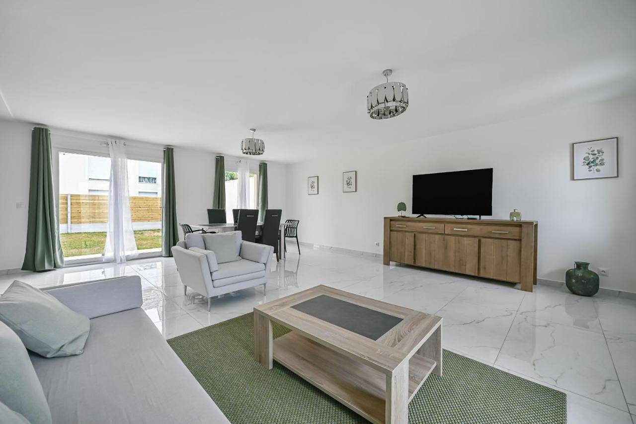 Four-Bedroom House in Bezons, Val-d'Oise