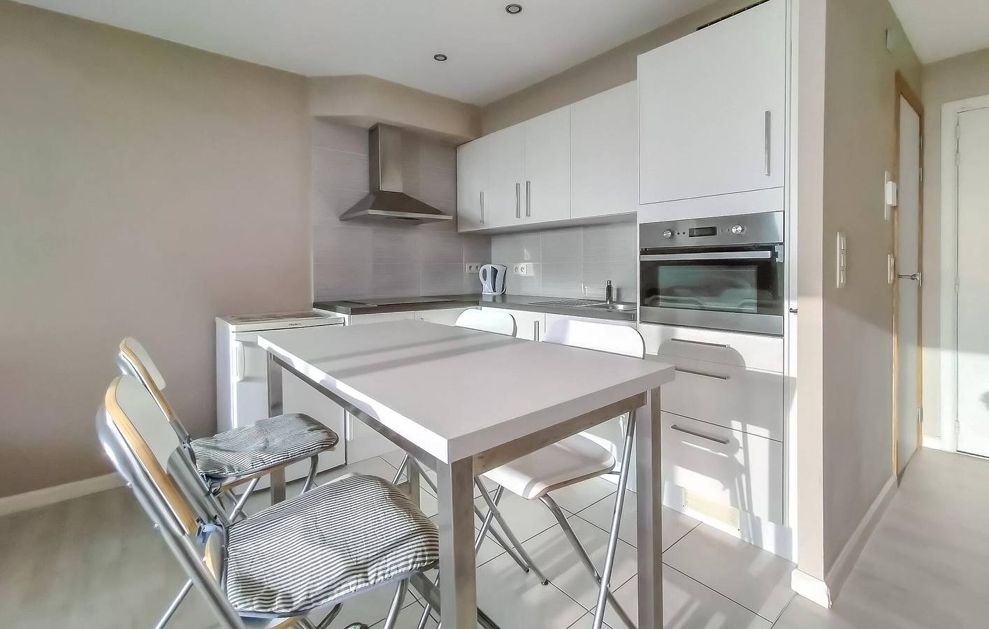 Geheel vakantieappartement, Vakantieappartement voor 2 personen met terras in Stad Oostende, Oostende