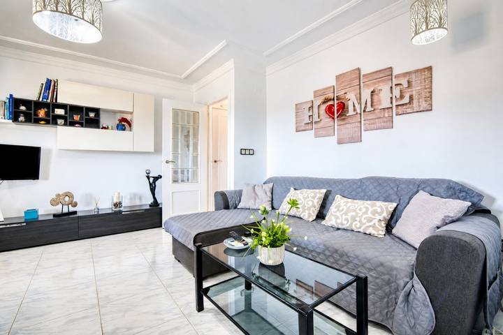 Entire apartment, 'The Triplets' Apartment with Mountain Views, Wi-Fi and Air Conditioning in Agres, Alicante Inland