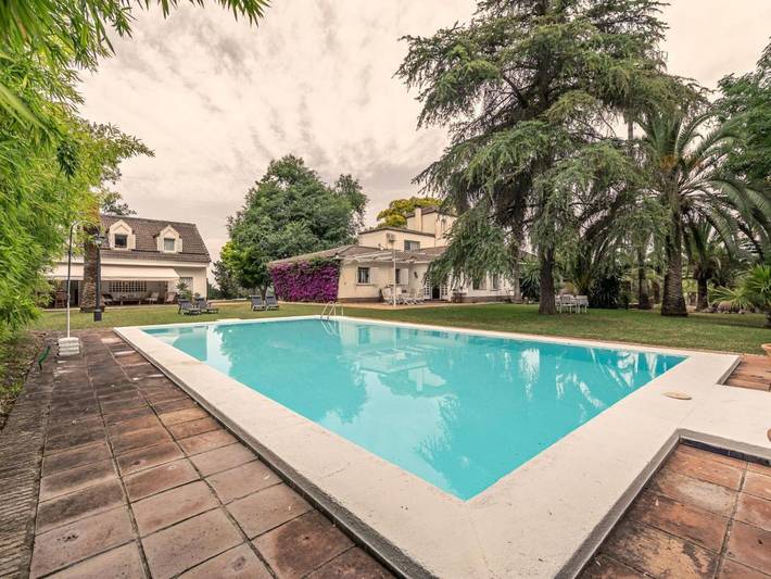 Casa rural para 14 personas, con jardín y piscina en Sanlúcar la Mayor