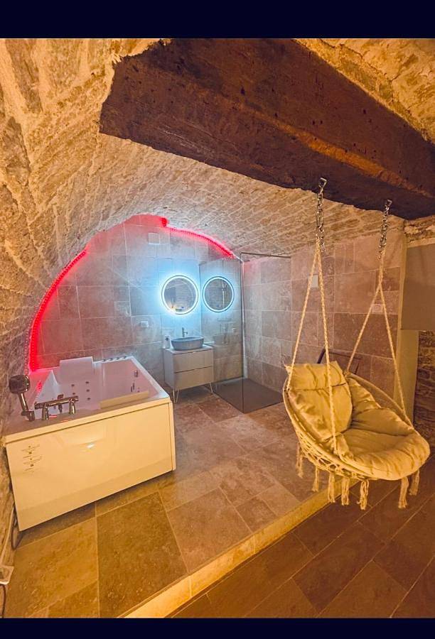 Gîte pour 2 personnes, avec jacuzzi dans Theatre Des Feuillants Dijon - 2