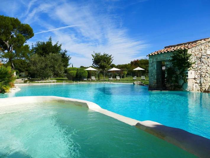 Hôtel pour 3 personnes, avec piscine ainsi que jardin et jacuzzi à Orgone - 4